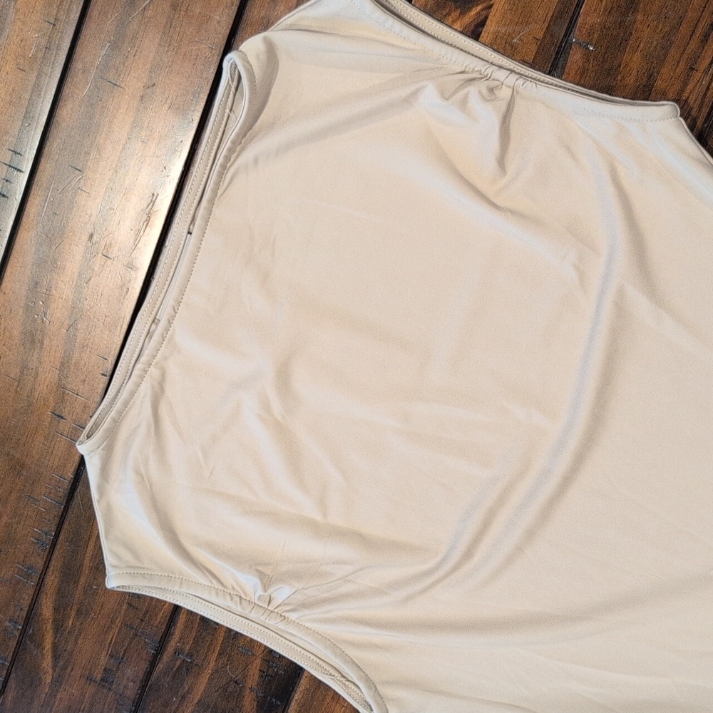 Belle The Label dress - Picture 4 of 11